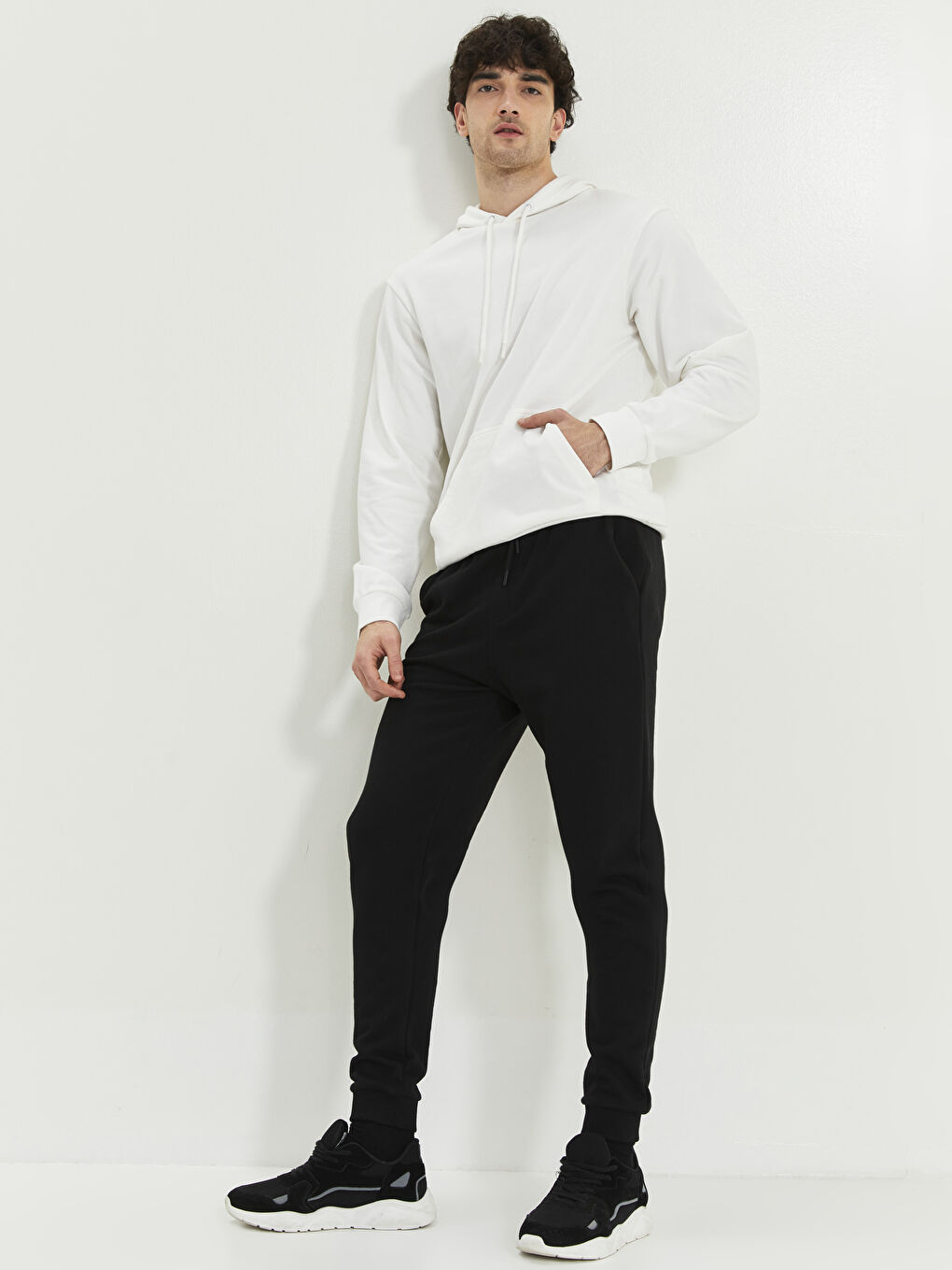 بنطلون رياضي بقصة عادية - للرجال-1