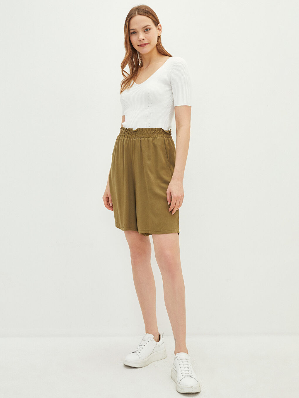 Shorts Bermuda Droits en Viscose à Taille Élastique pour Femmes-1