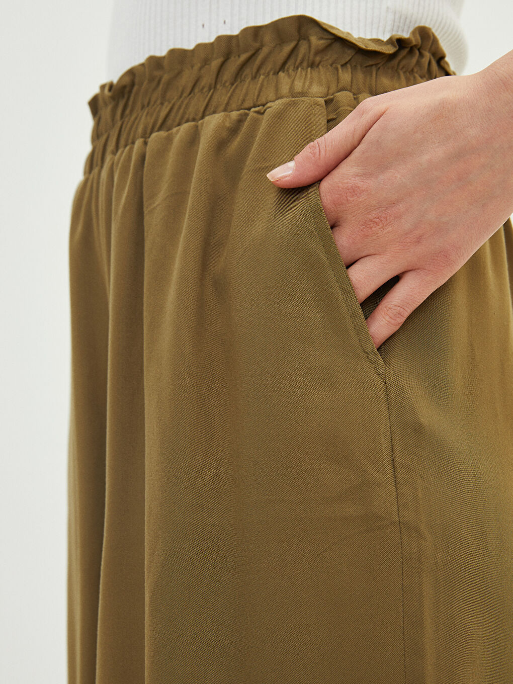 Shorts Bermuda Droits en Viscose à Taille Élastique pour Femmes-5