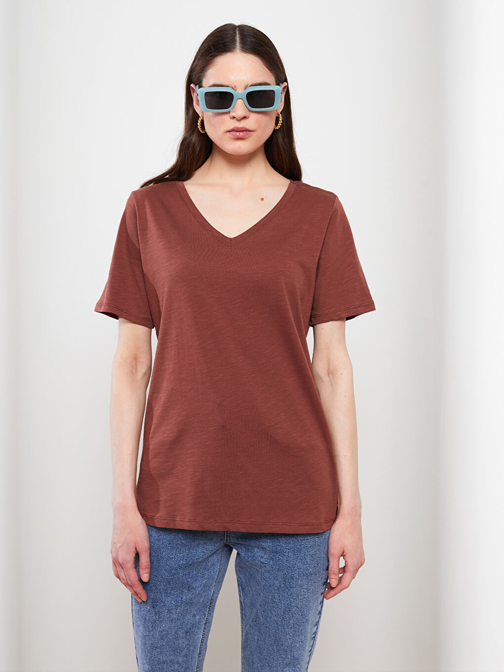 Kahverengi V Yaka Düz Kısa Kollu Kadın Pamuklu Tişört