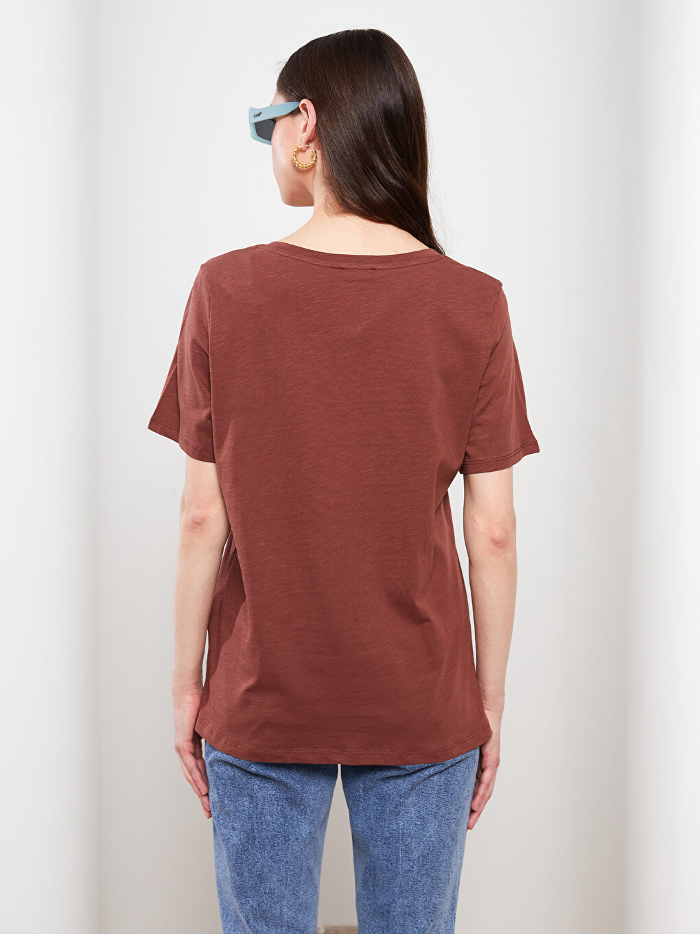 Kahverengi V Yaka Düz Kısa Kollu Kadın Pamuklu Tişört-5