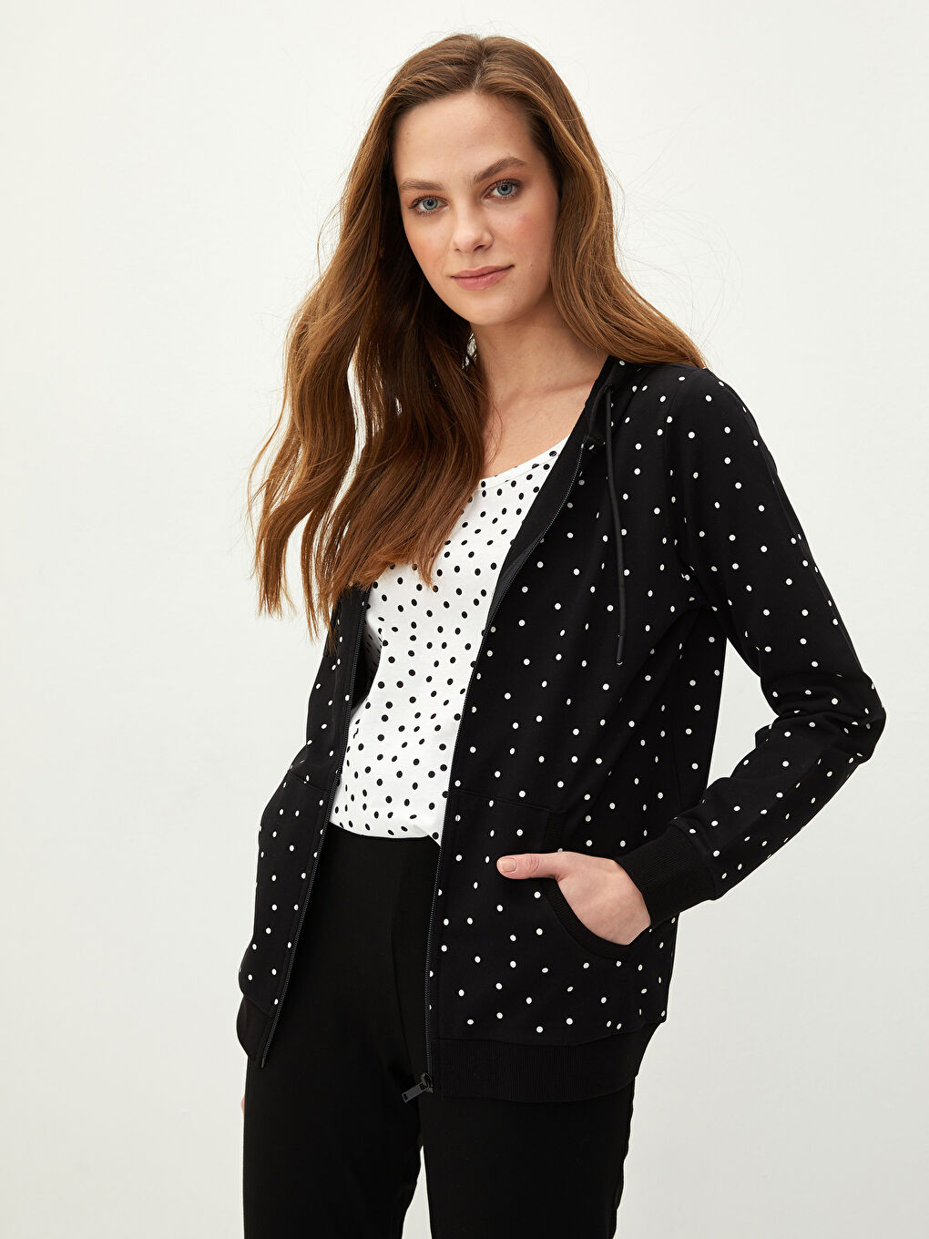 Siyah Kapüşonlu Puantiyeli Uzun Kollu Pamuklu Kadın Spor Hırka-1