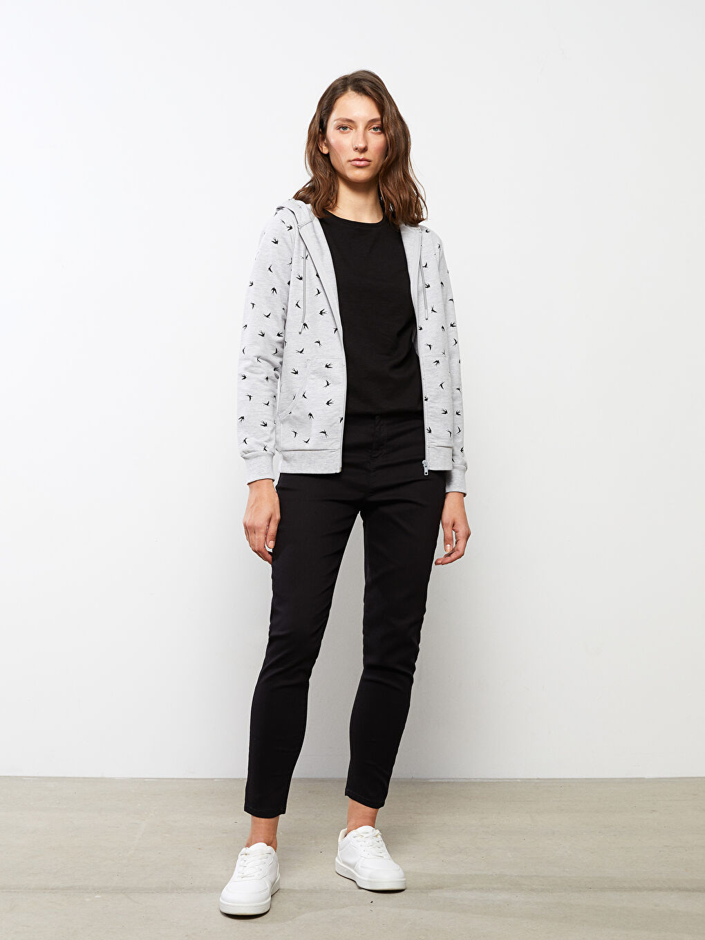Gri Kapüşonlu Desenli Uzun Kollu Pamuklu Kadın Spor Hırka