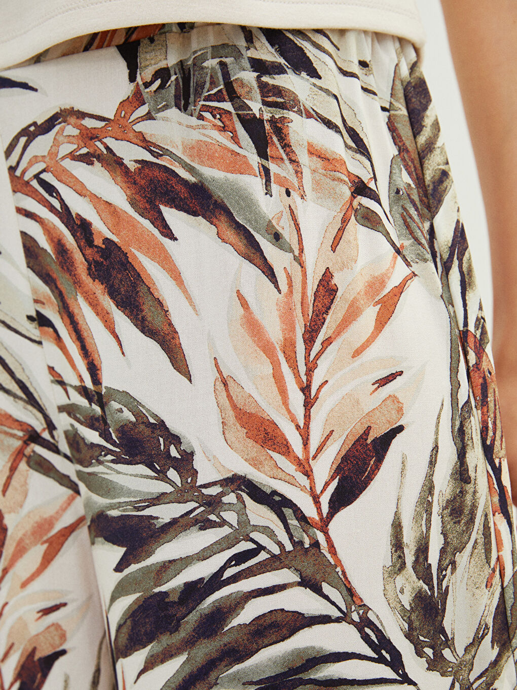 بنطلون للسيدات فيسكوز بخصر مطاطي مُزهر-3