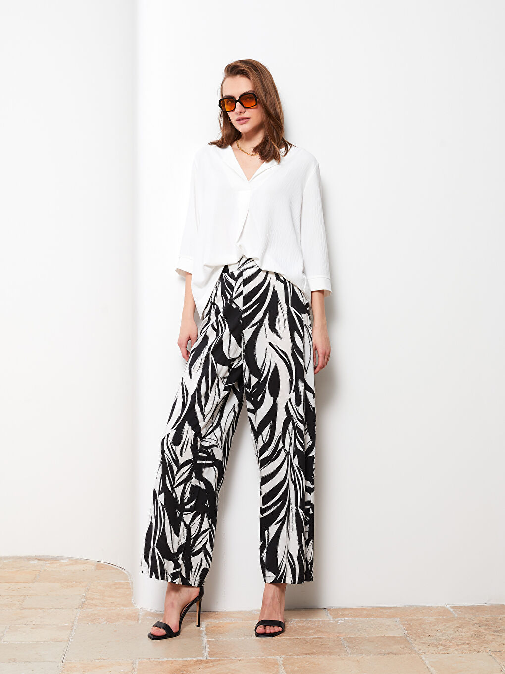 LCWAIKIKI Classic Elastische Taille Blumige Viskose Hosen für Damen -S2DG07Z8-LU7