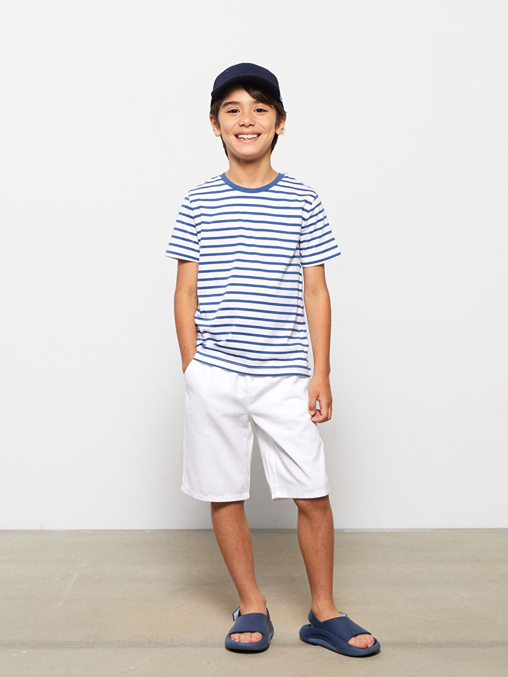 Beyaz Beli Lastikli Basic Gabardin Erkek Çocuk Şort