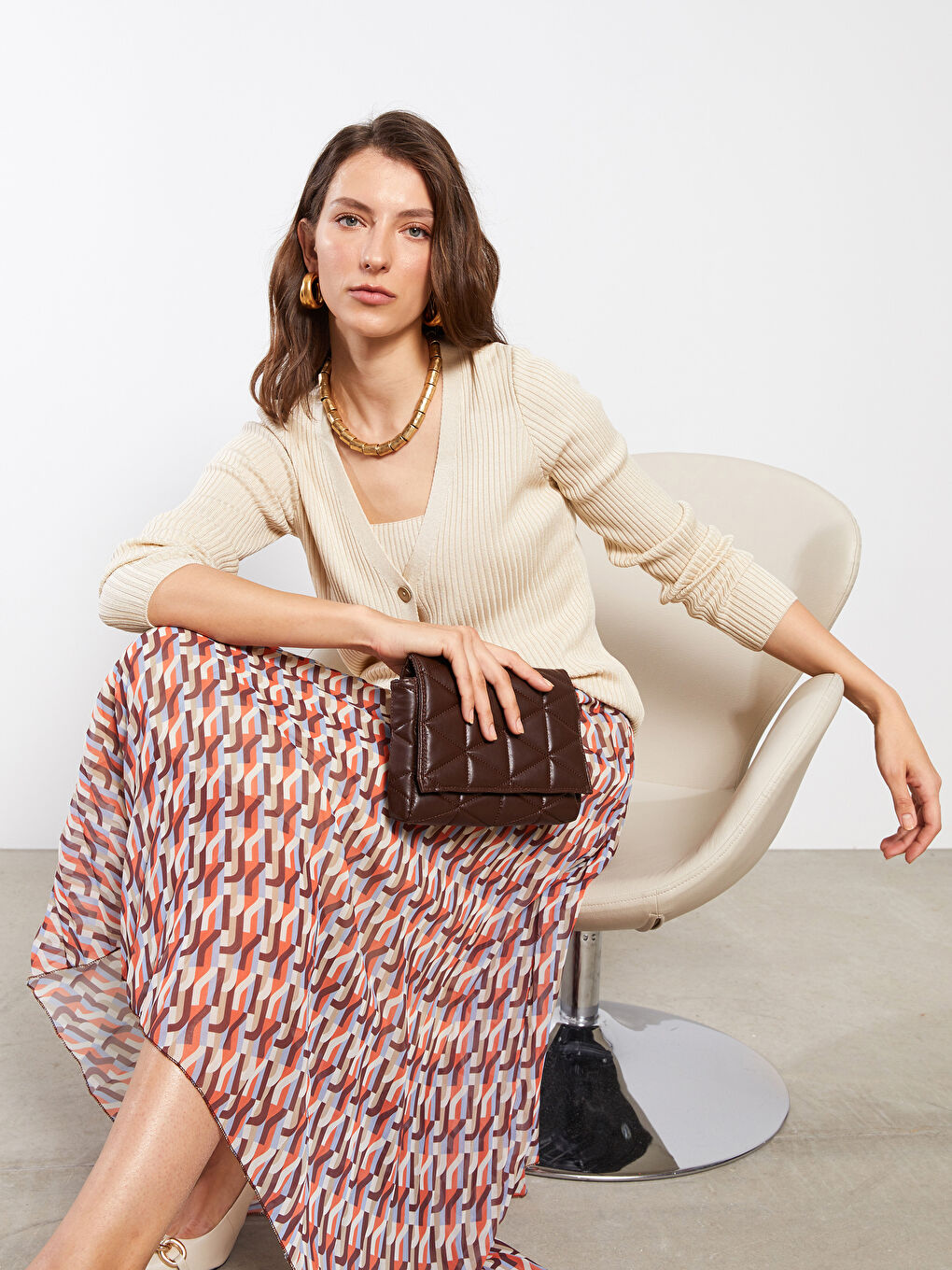 كارديجان تريكو نسائي بفتحة رقبة على شكل حرف V