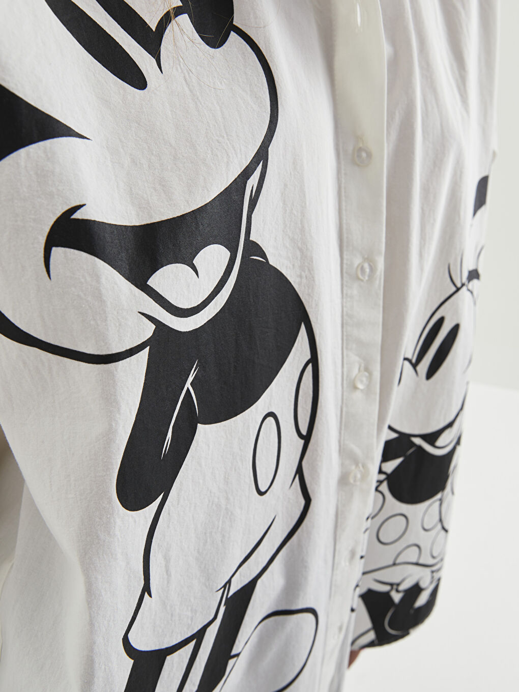 Cămașă pentru Femei din Poplin cu Închidere Frontală cu Nasturi, Imprimată cu Mickey Mouse, Mânecă Lungă-4