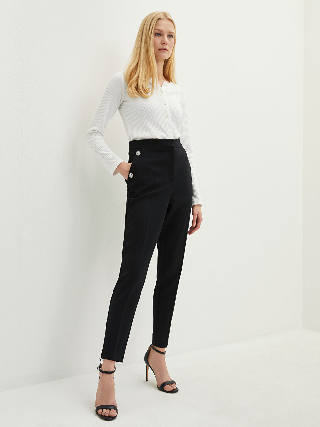 Standard Fit Pocket Detailed Women's Trousers