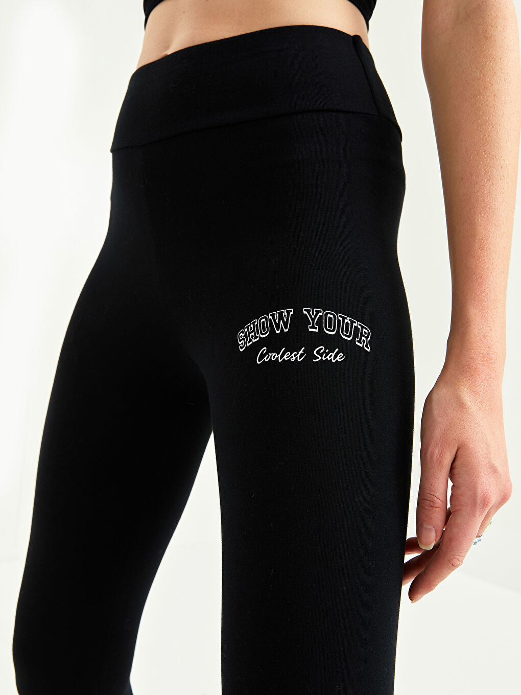 Siyah Beli Lastikli Yazı Baskılı Kadın Tayt-4