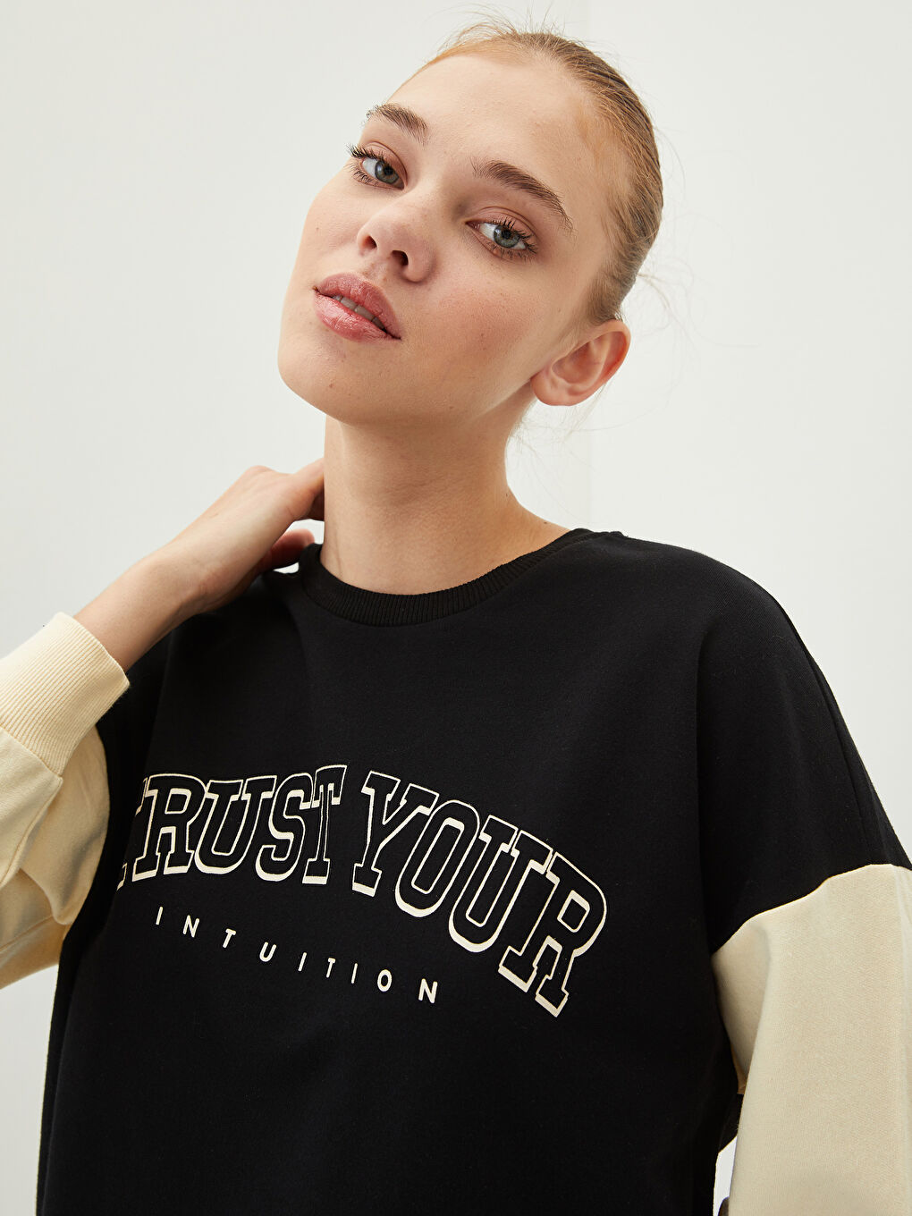 әйелдерге арналған түрлі-түсті ұзын жеңді дөңгелек жағалы свитшот