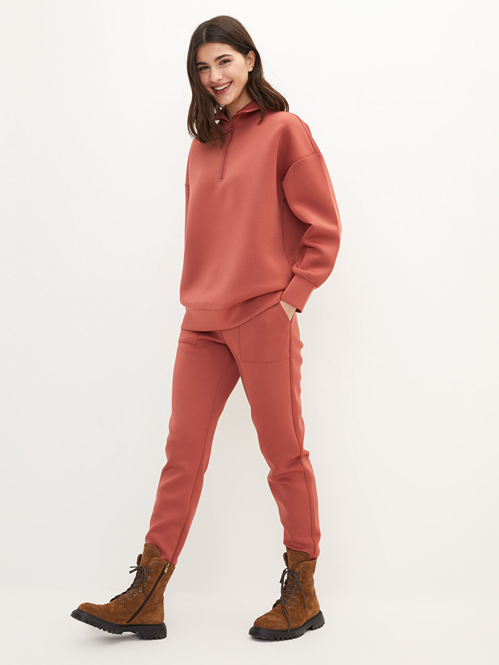 Elastic Waist Plain Pocket Detailed Diving Fabric Women's Sweatpants-1