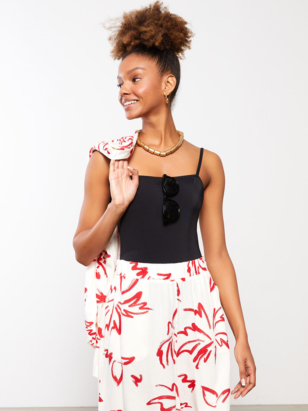 Ekru Beli Lastikli Çiçekli Poplin Kadın Deniz Şortu-1