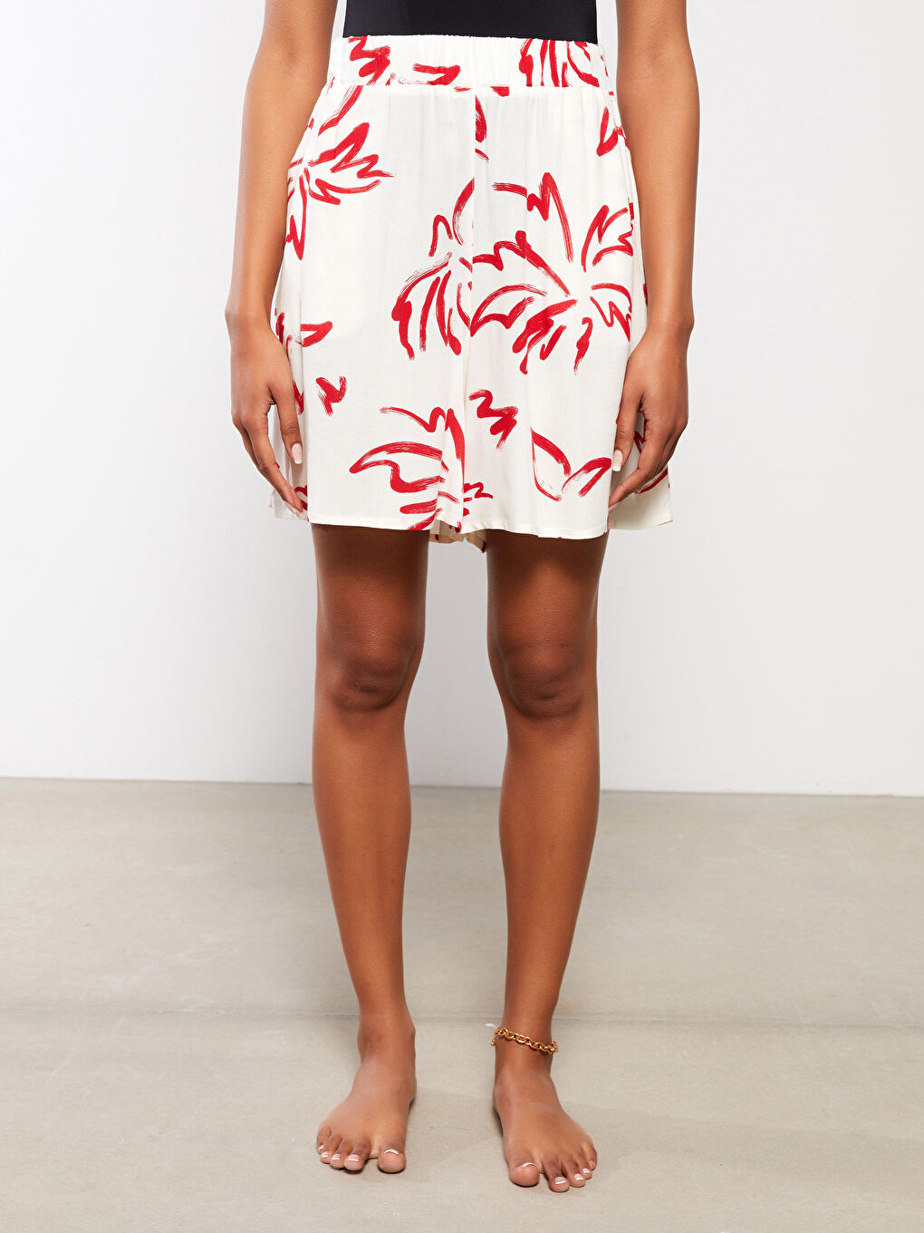 Ekru Beli Lastikli Çiçekli Poplin Kadın Deniz Şortu-4