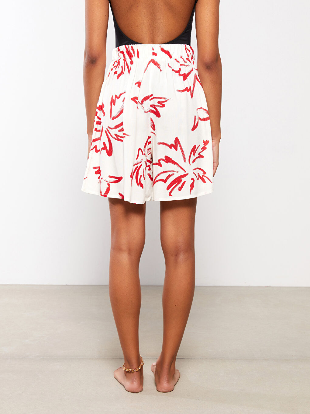 Ekru Beli Lastikli Çiçekli Poplin Kadın Deniz Şortu-5