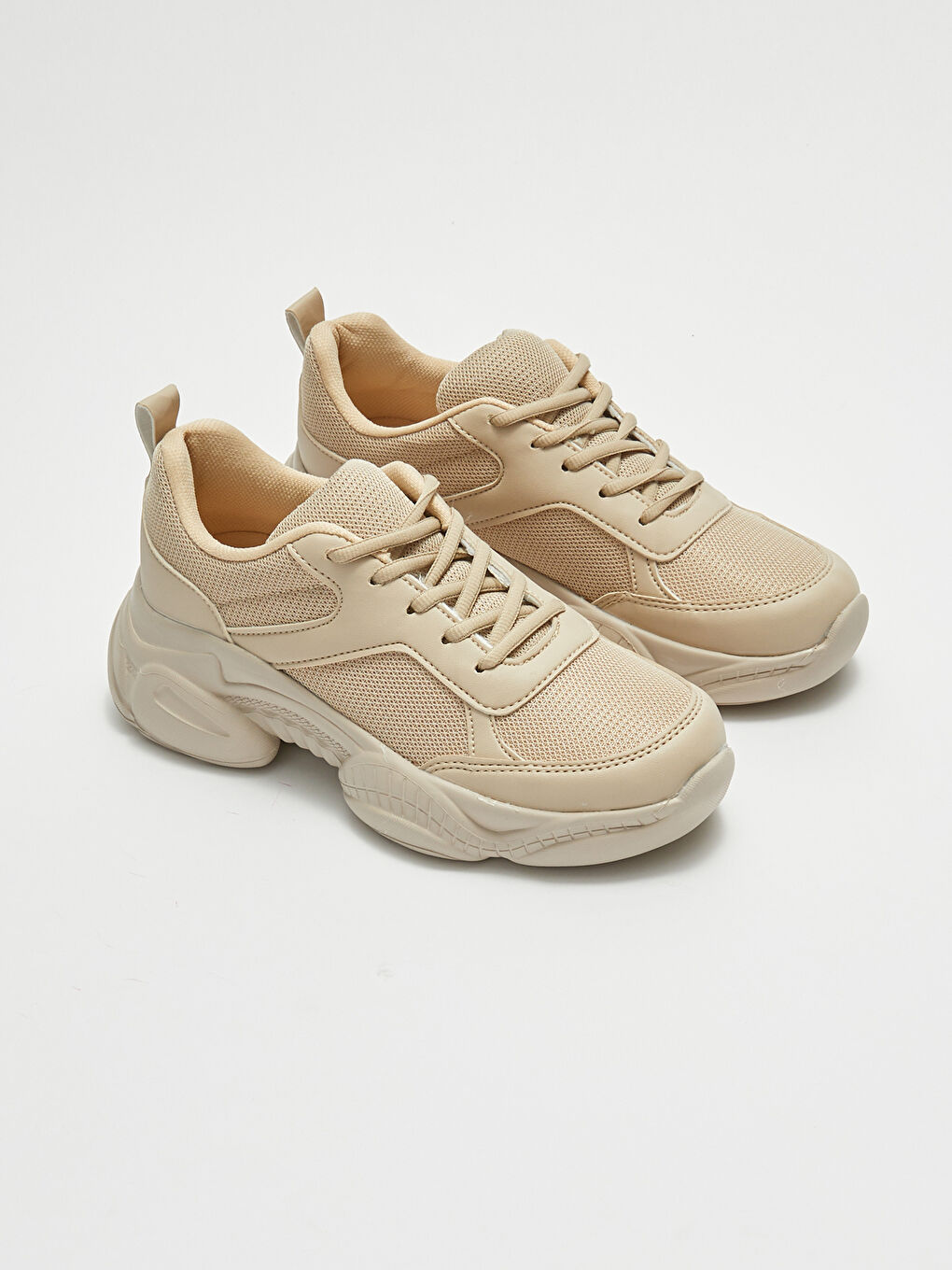 Женские спортивные кроссовки с сеткой на толстой подошве