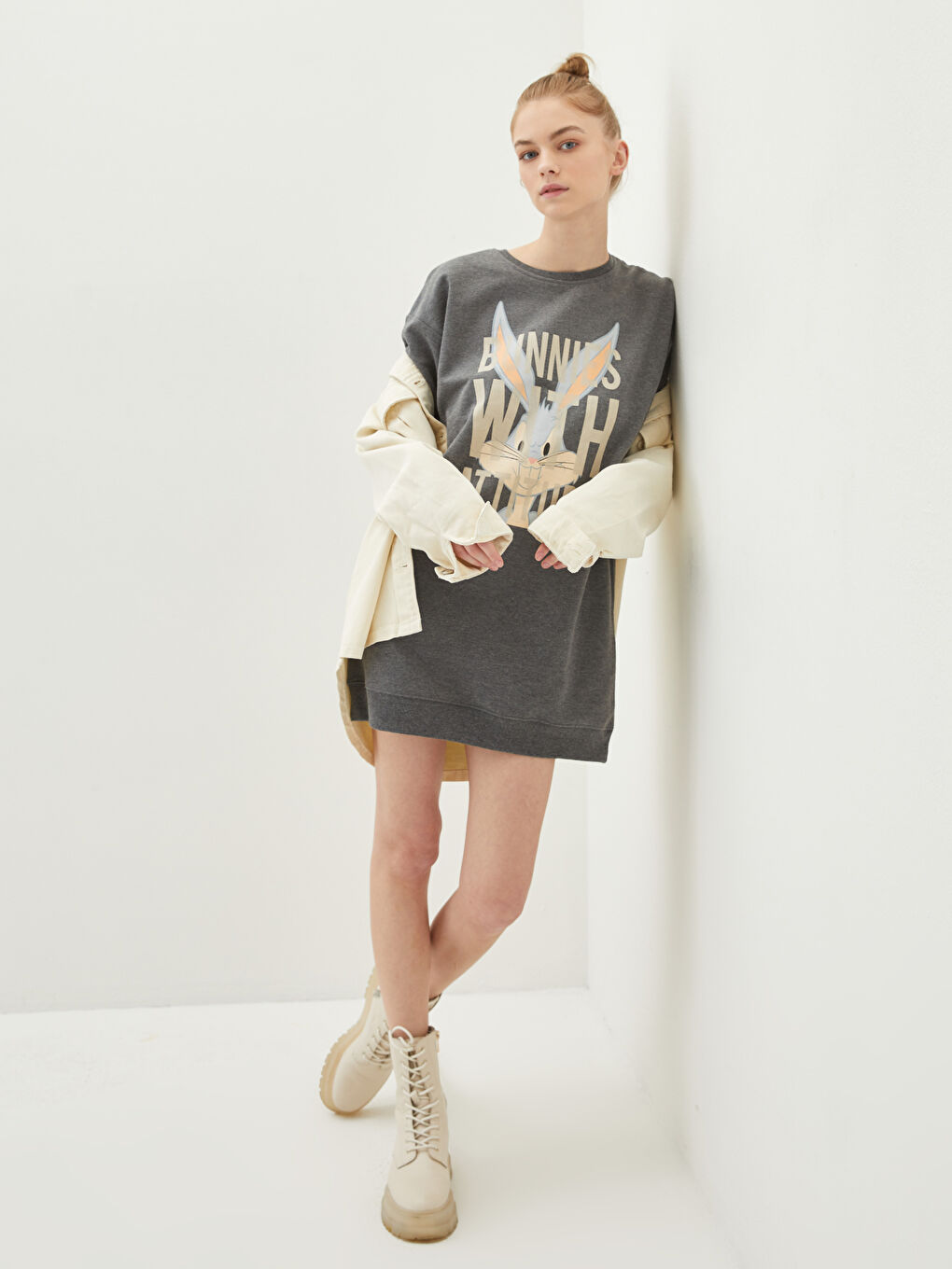 LCW Vision Robe pour Femmes à Manches Longues Imprimée Bugs Bunny à Col Rond -S2DJ61Z8-HGG