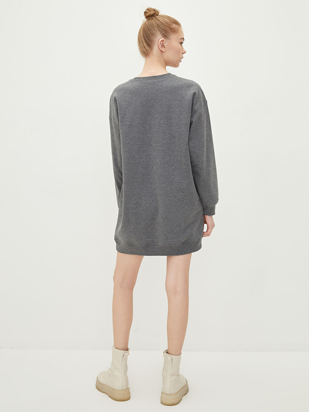 LCW Vision Robe pour Femmes à Manches Longues Imprimée Bugs Bunny à Col Rond -S2DJ61Z8-HGG