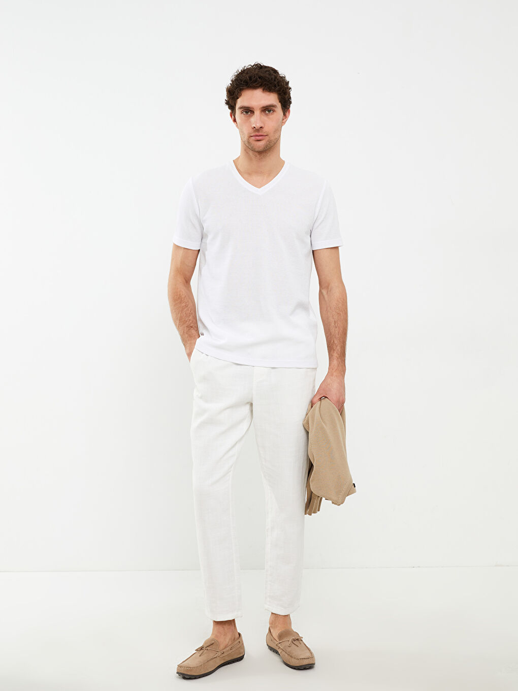 Beyaz V Yaka Kısa Kollu Erkek Tişört