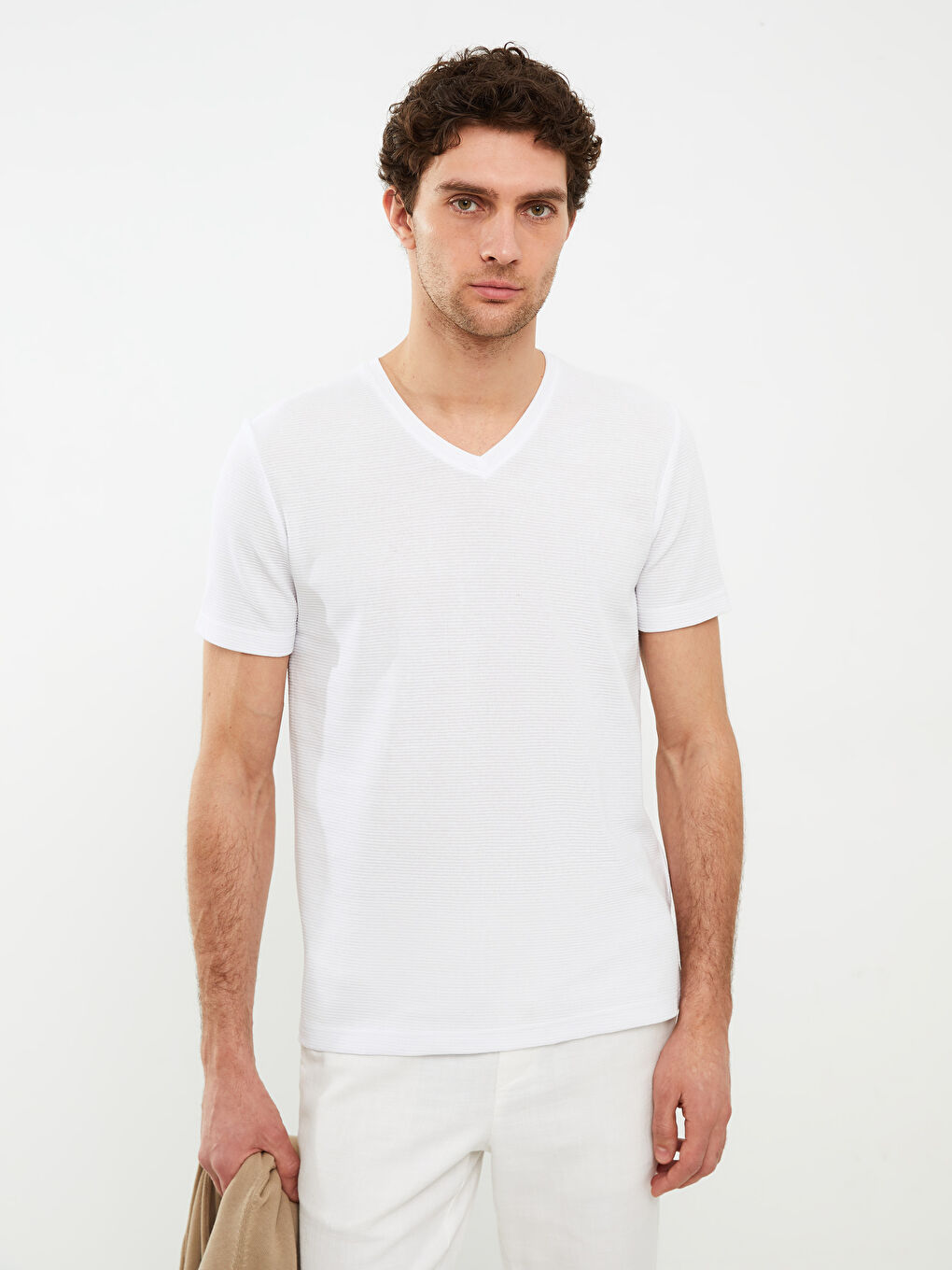 Beyaz V Yaka Kısa Kollu Erkek Tişört-1