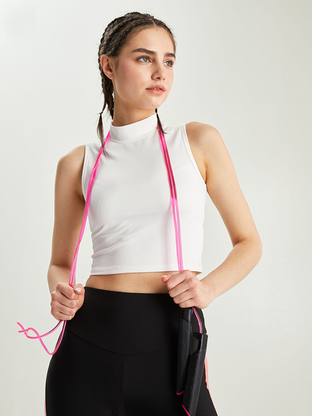 Ekru Dik Yaka Düz Kolsuz Crop Kadın Tişört