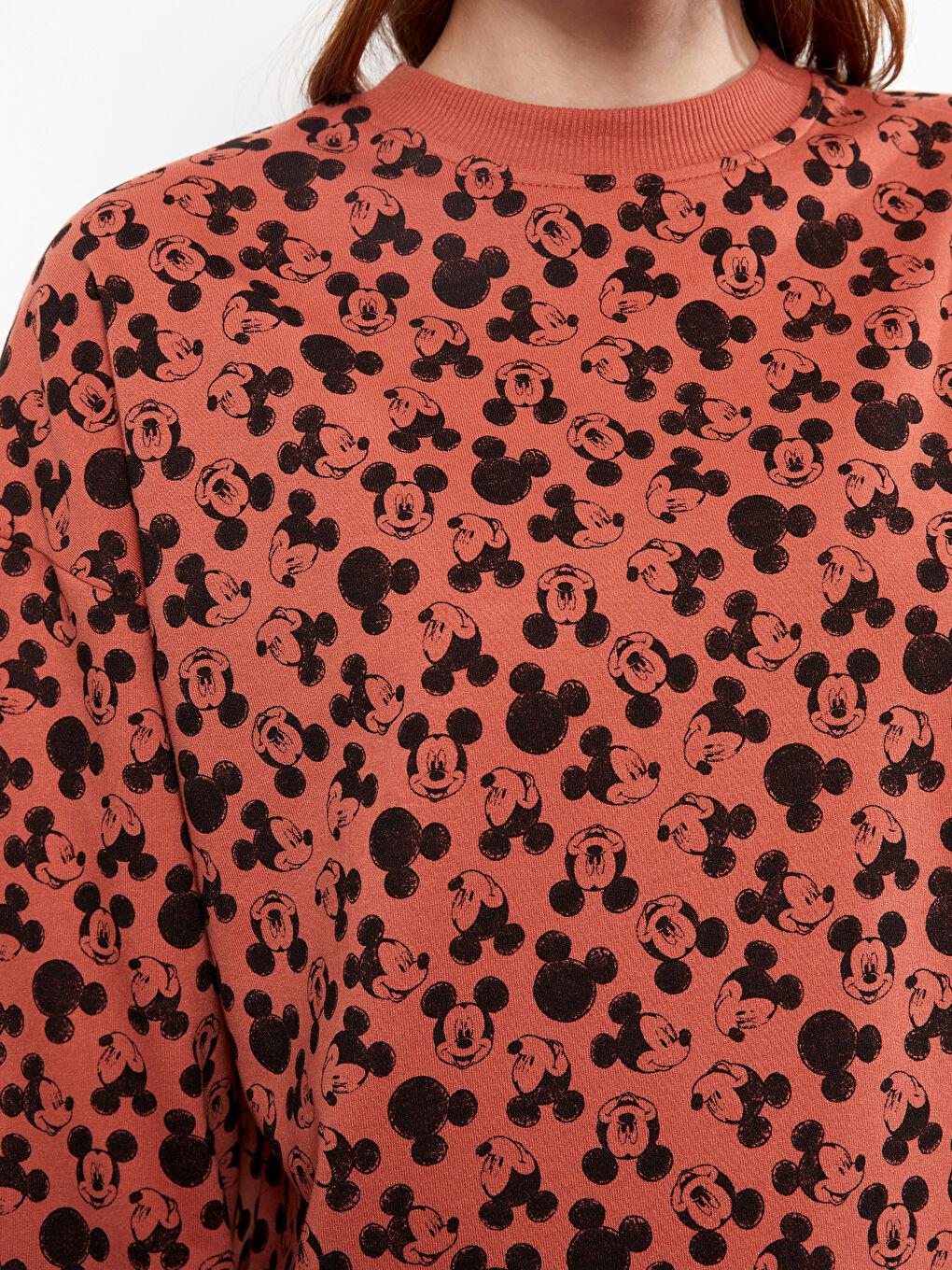 LCW Modest Kızıl Kahve Baskılı Bisiklet Yaka Mickey Mouse Baskılı Uzun Kollu Oversize Kadın Sweatshirt Tunik - 3