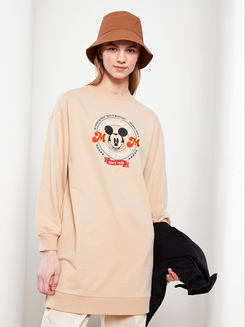 Свитшот-туника с круглым вырезом, принтом Микки Мауса, длинным рукавом, оверсайз для женщин-2
