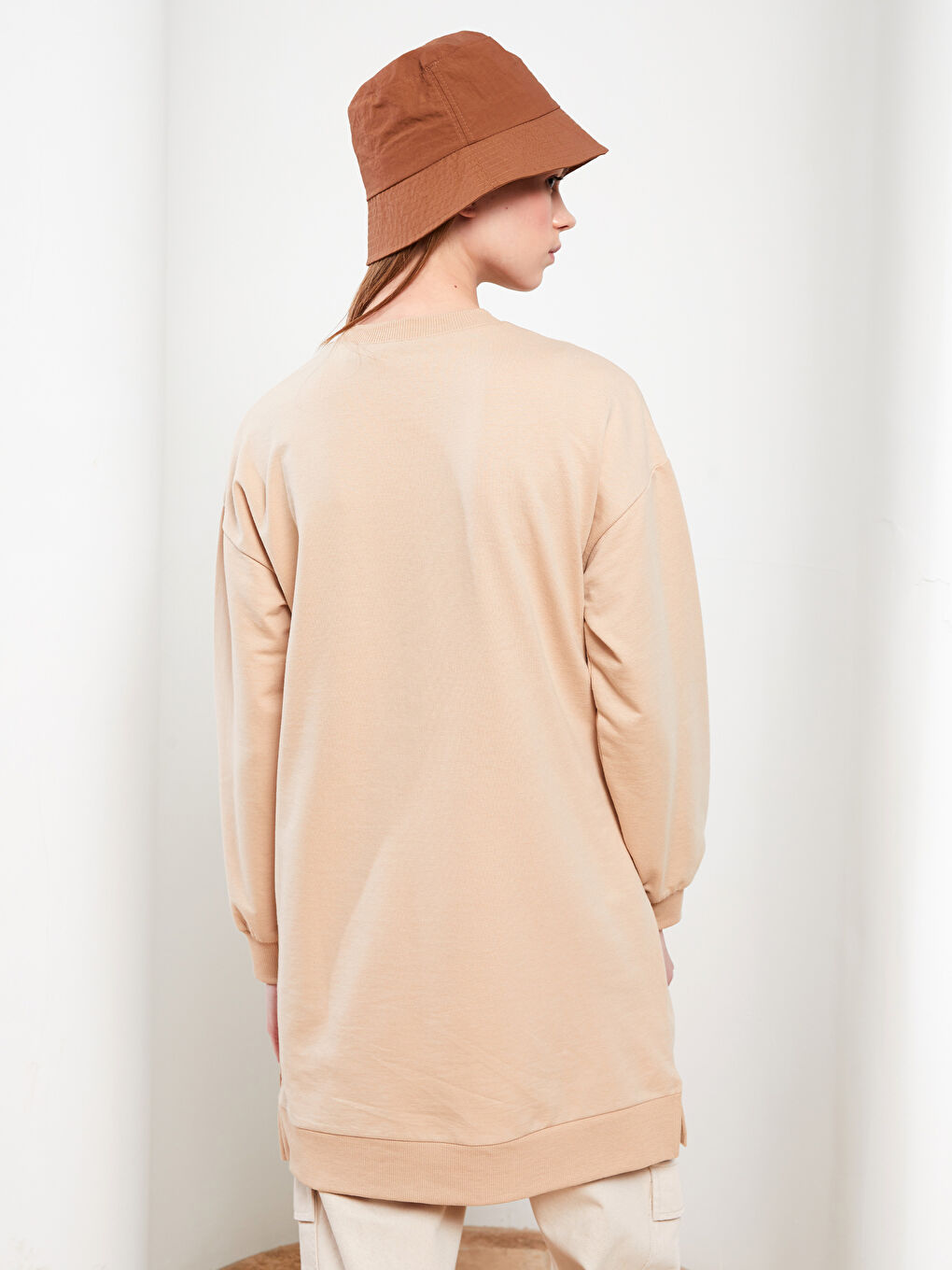 Свитшот-туника с круглым вырезом, принтом Микки Мауса, длинным рукавом, оверсайз для женщин-4