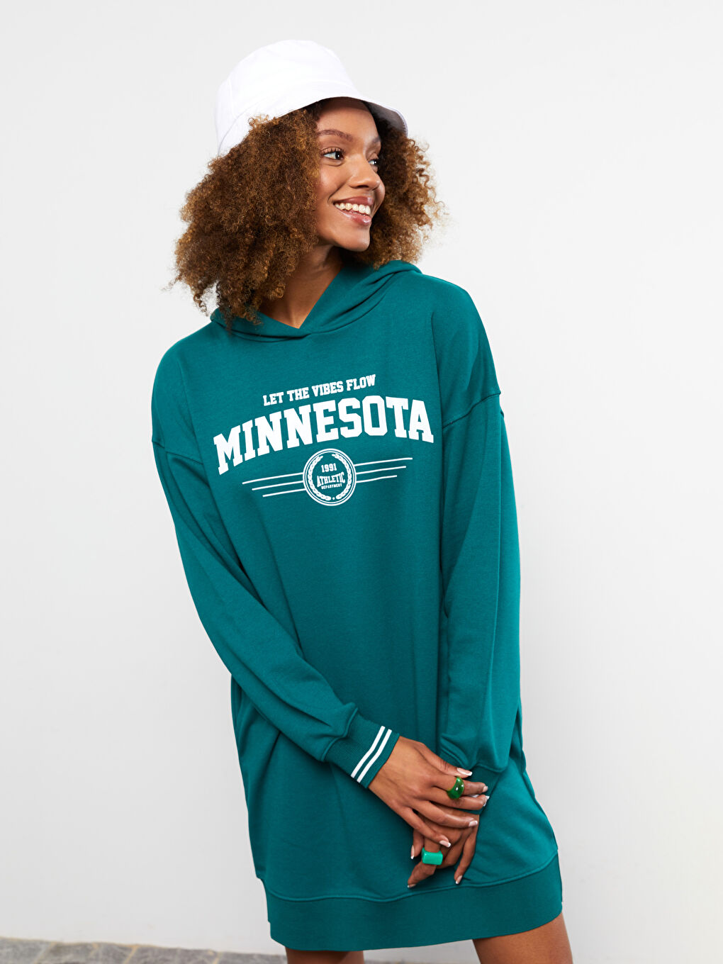 Yeşil Kapüşonlu Baskılı Uzun Kollu Kadın Elbise