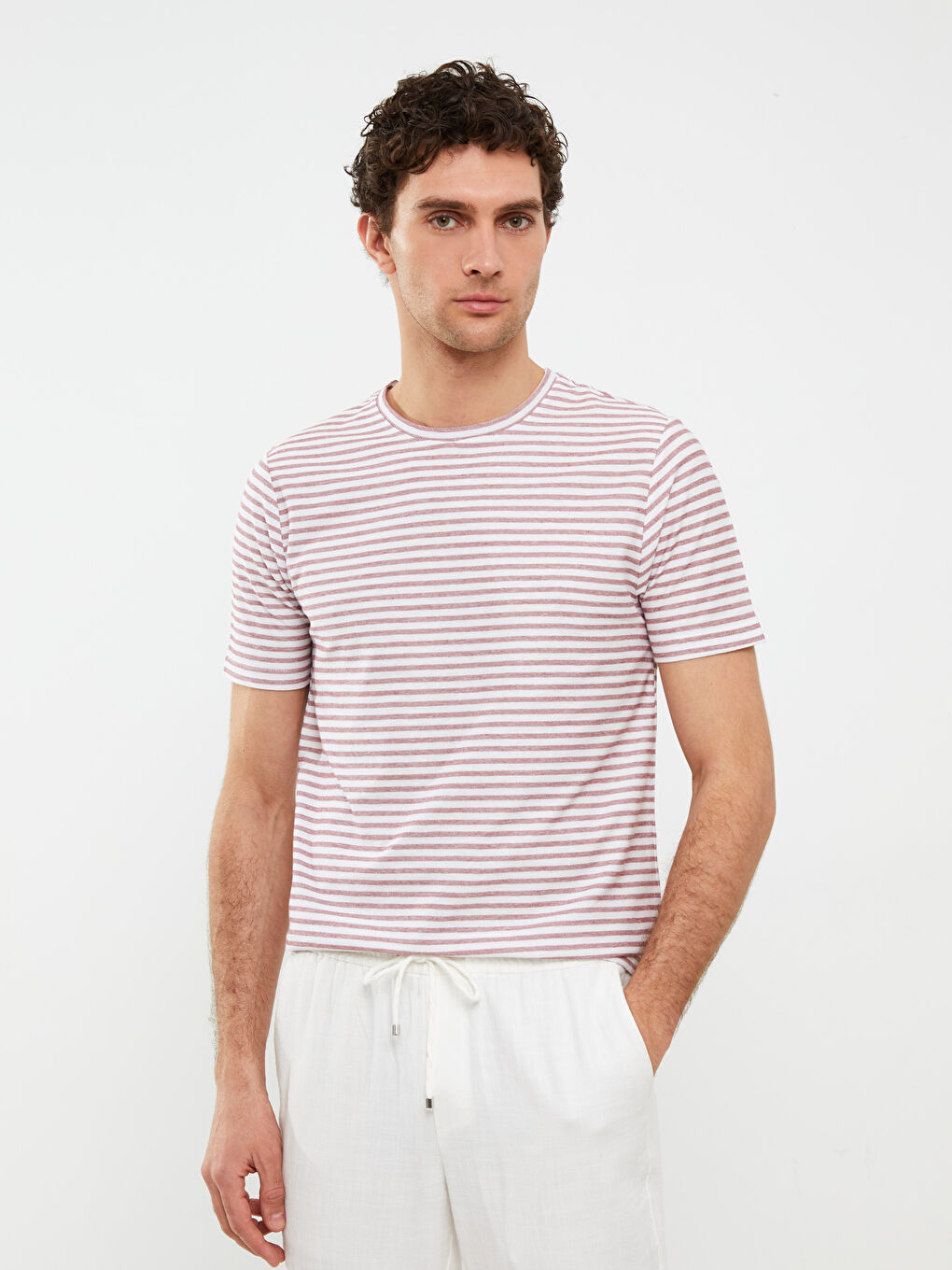 تي شيرت رجالي مخطط بياقة دائرية وكم قصير-1