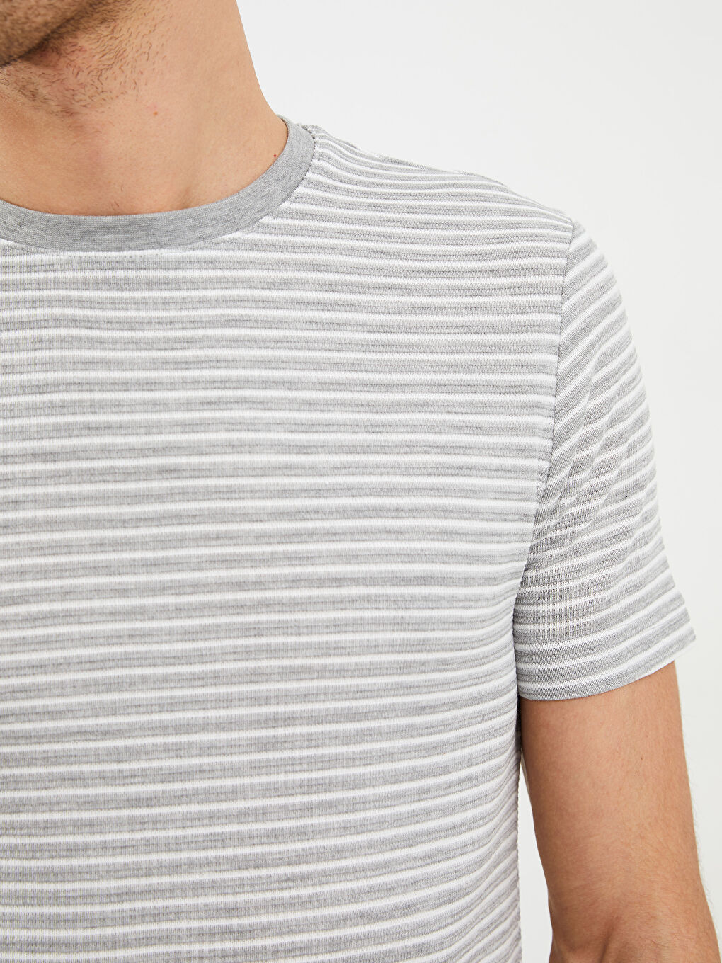Gri Bisiklet Yaka Kısa Kollu Çizgili Erkek Tişört-3
