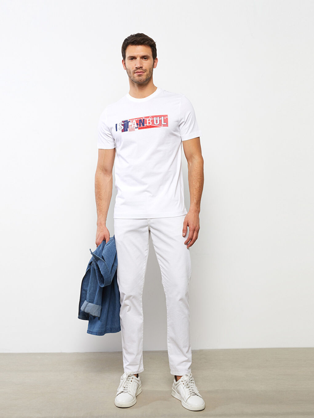 Beyaz Bisiklet Yaka Kısa Kollu İstanbul Baskılı Penye Erkek Tişört