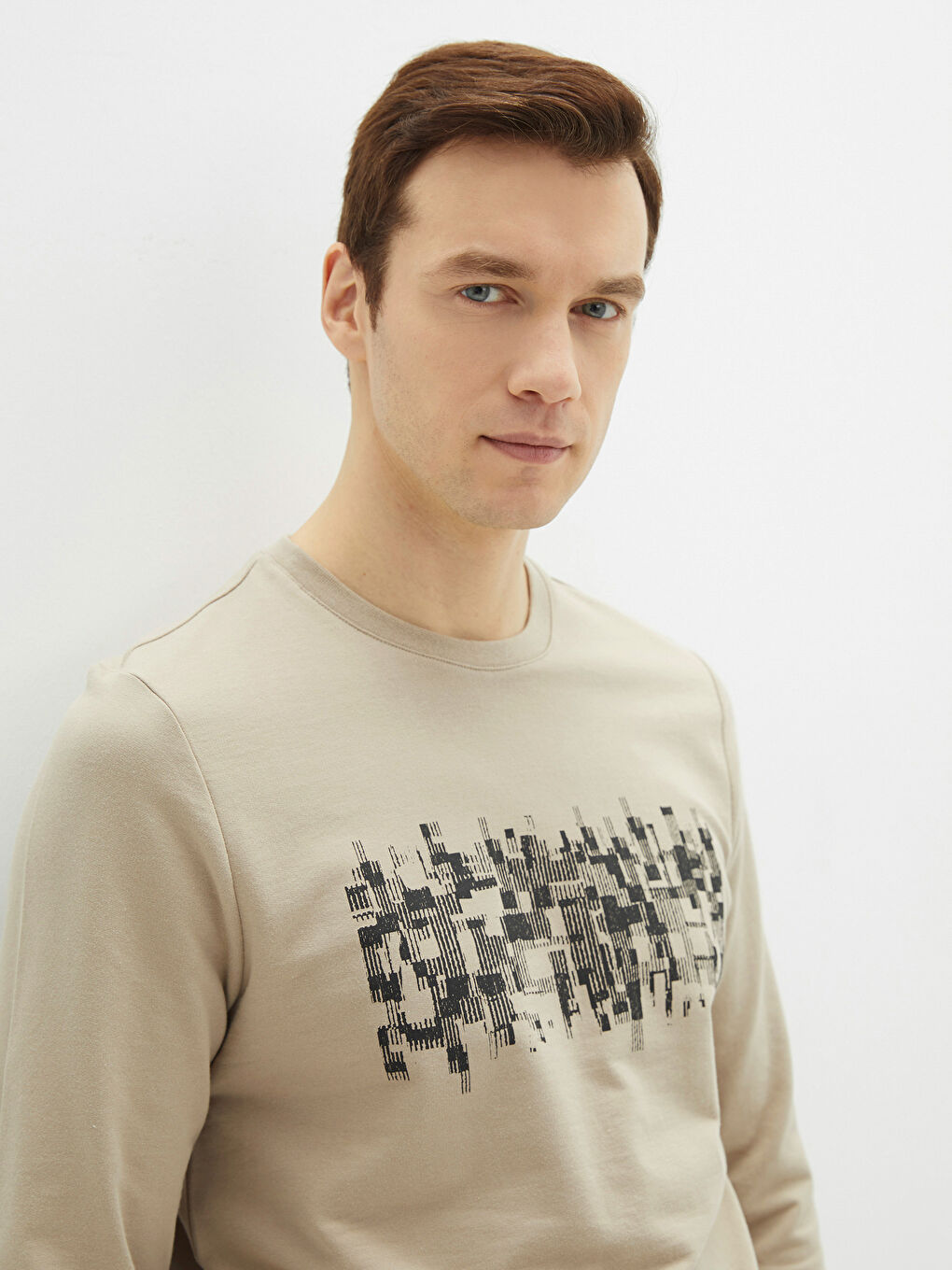 Ерлерге арналған ұзын жең дөңгелек жағалы принтті свитшот