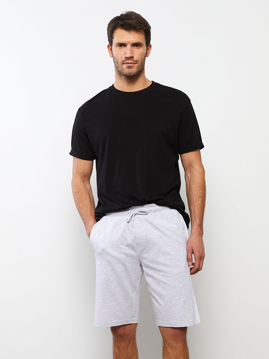 شورت رجالي محبوك بنقشة قياسية