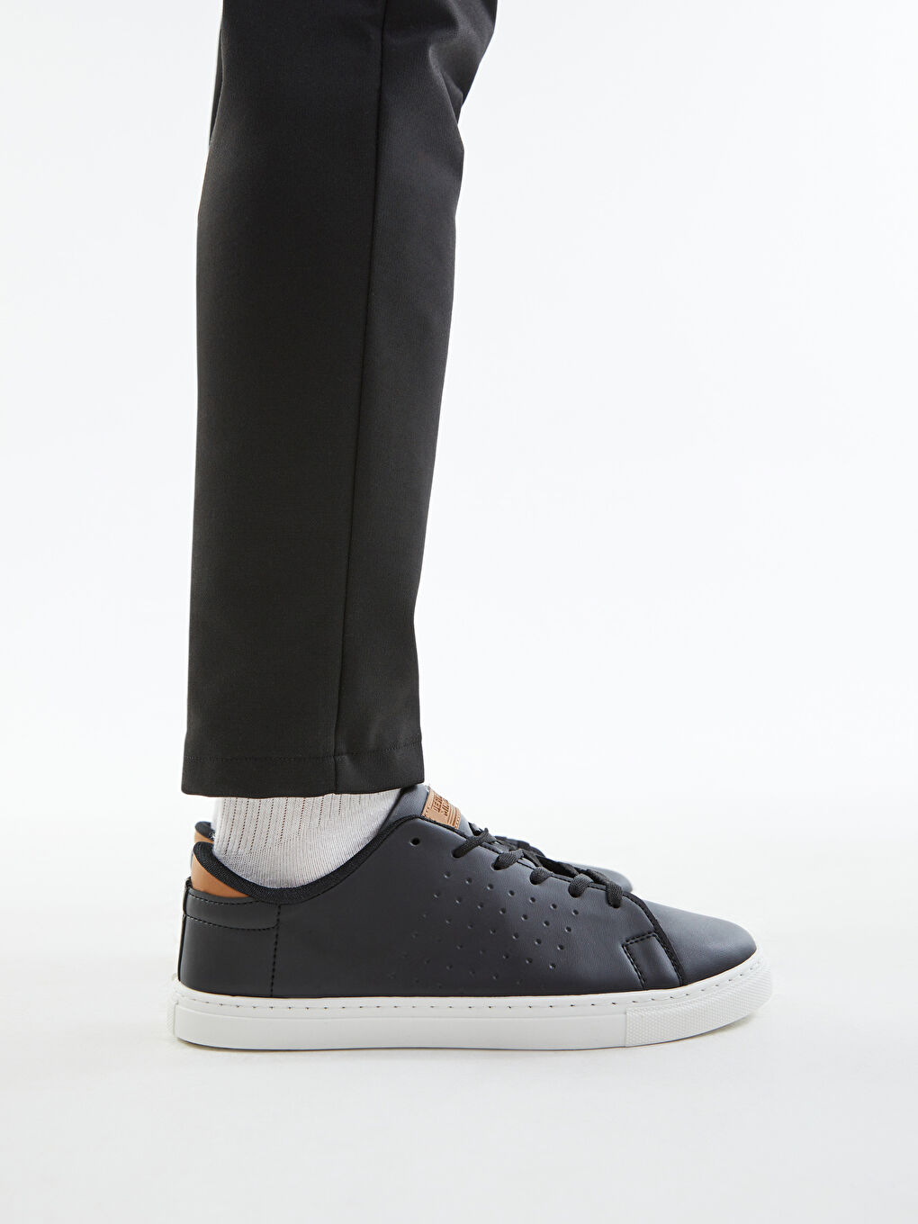 Siyah Deri Görünümlü Bağcıklı Erkek Spor Ayakkabı-1