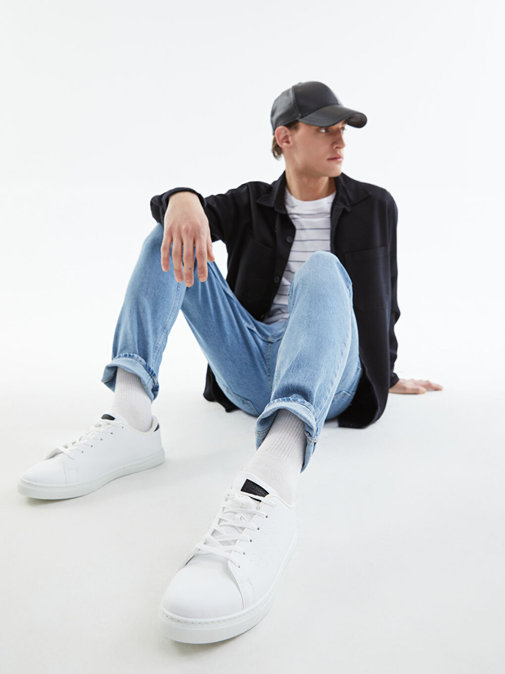 Кроссовки мужские из искусственной кожи на шнурках