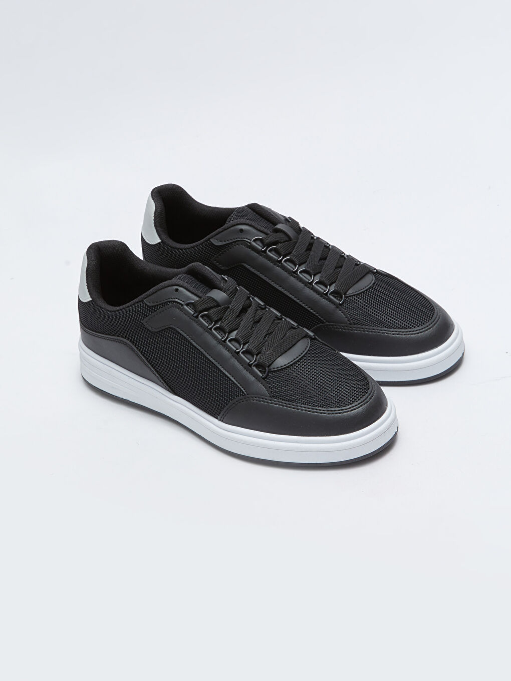 Siyah Bağcıklı Erkek Spor Ayakkabı