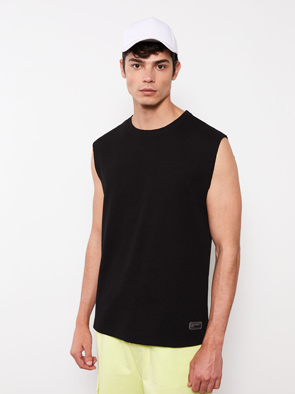 Siyah Bisiklet Yaka Baskılı Erkek Kolsuz Tişört