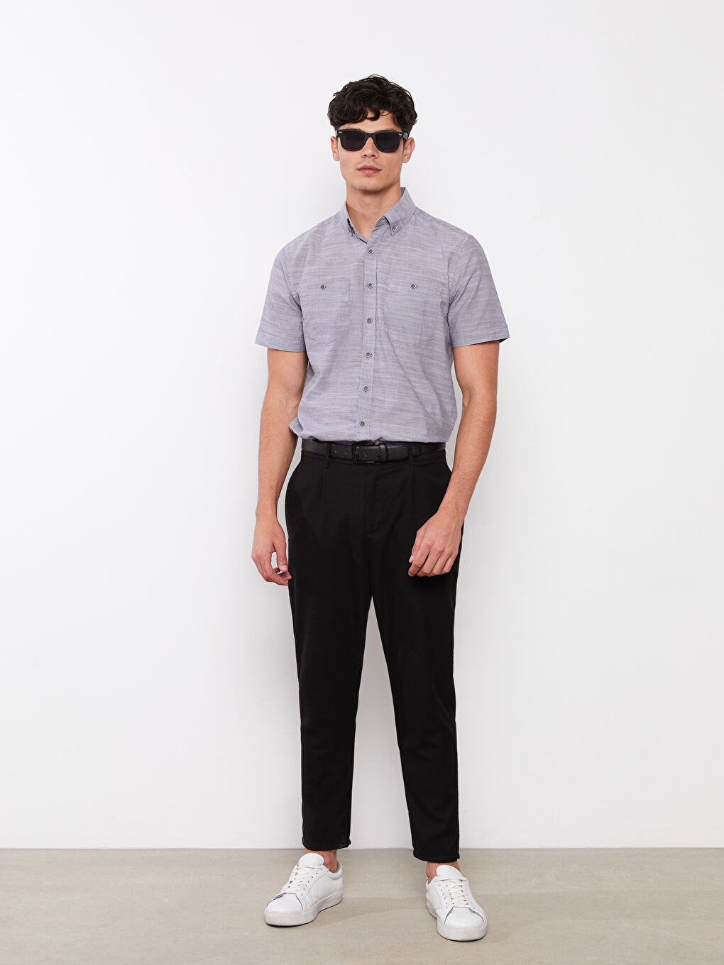 قميص بوبلين كم قصير بقصة عادية للرجال-1