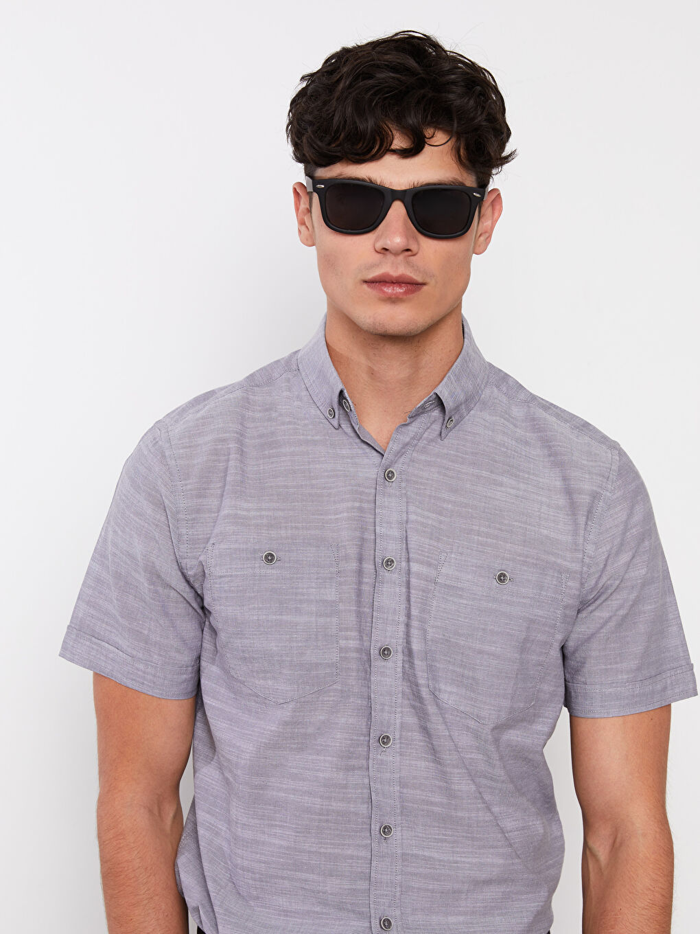 قميص بوبلين كم قصير بقصة عادية للرجال-2