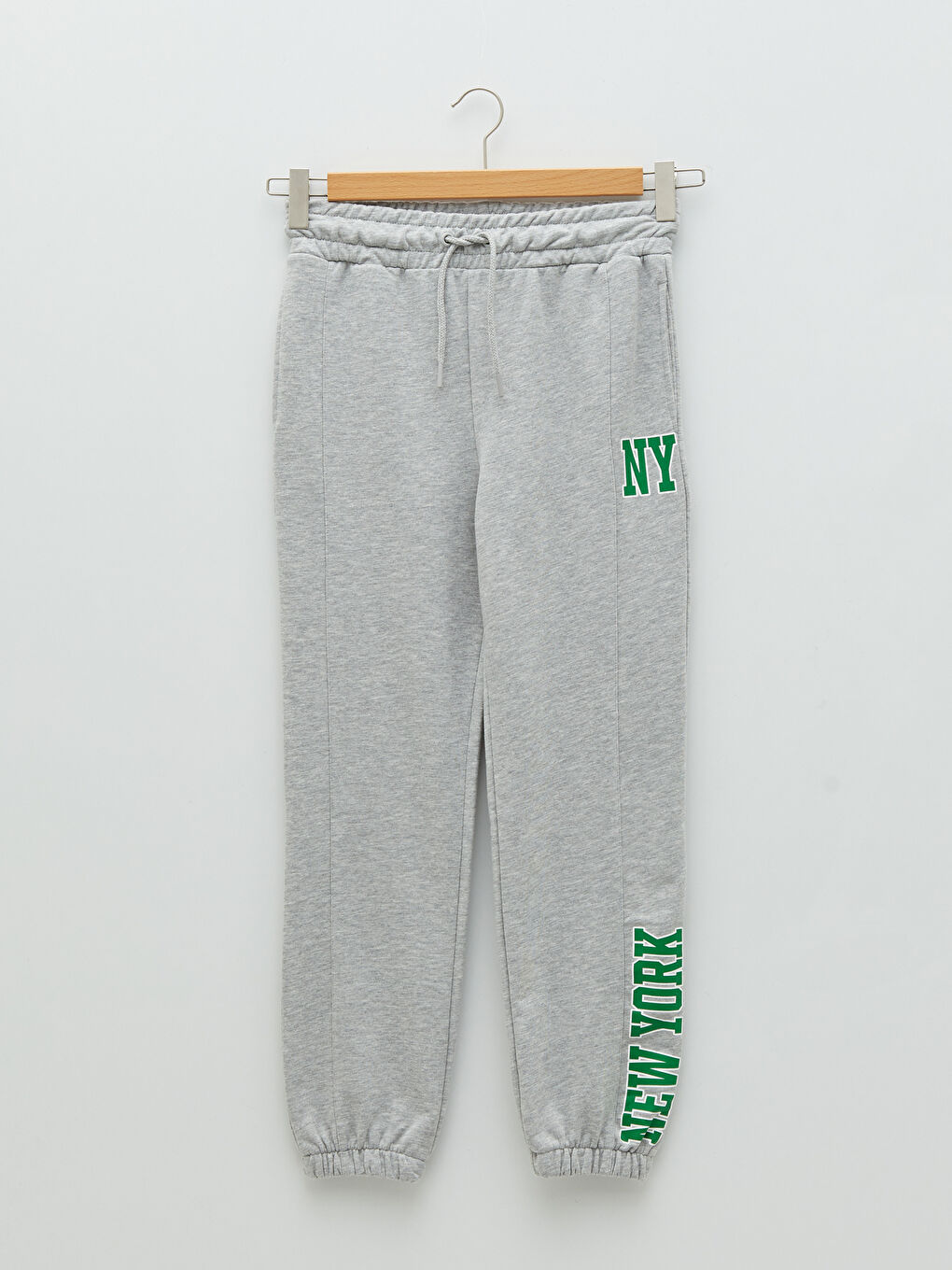 Gri Beli Lastikli Yazı Baskılı Kadın Jogger Eşofman Altı-5