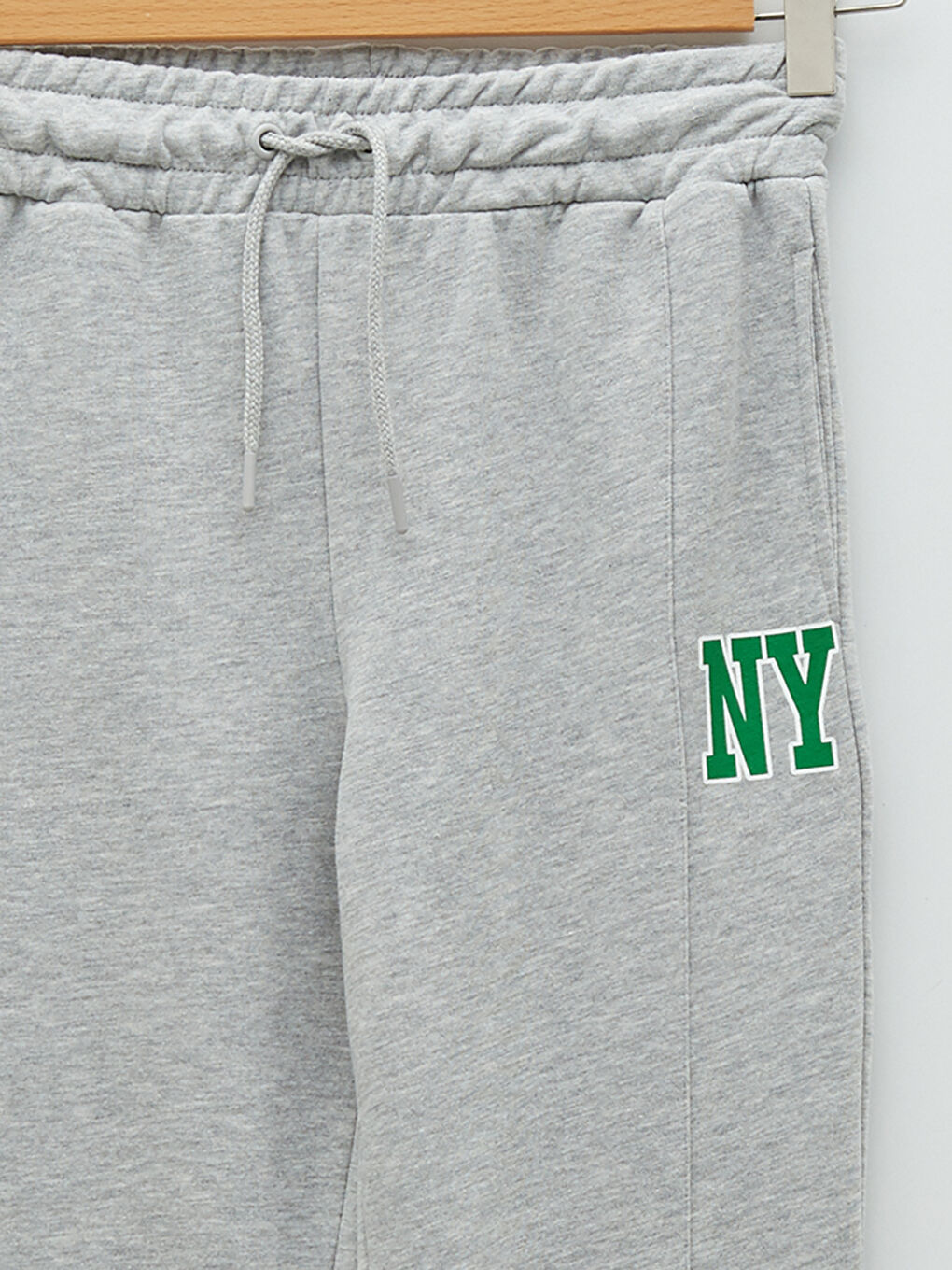 Gri Beli Lastikli Yazı Baskılı Kadın Jogger Eşofman Altı-7