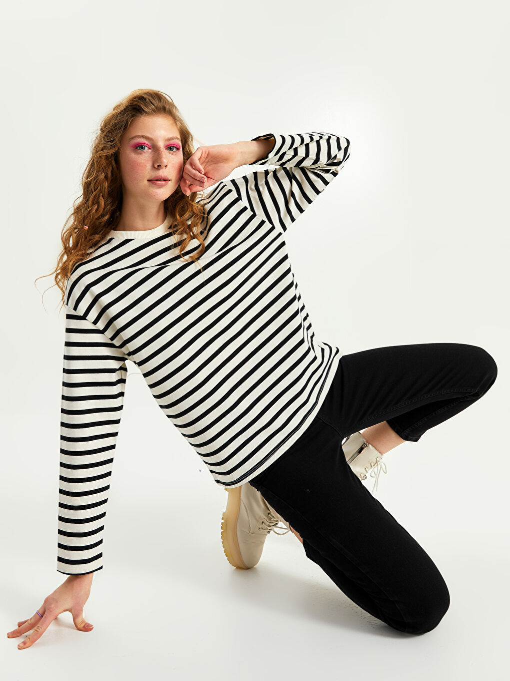 Siyah Bisiklet Yaka Çizgili Uzun Kollu Kadın Sweatshirt-1