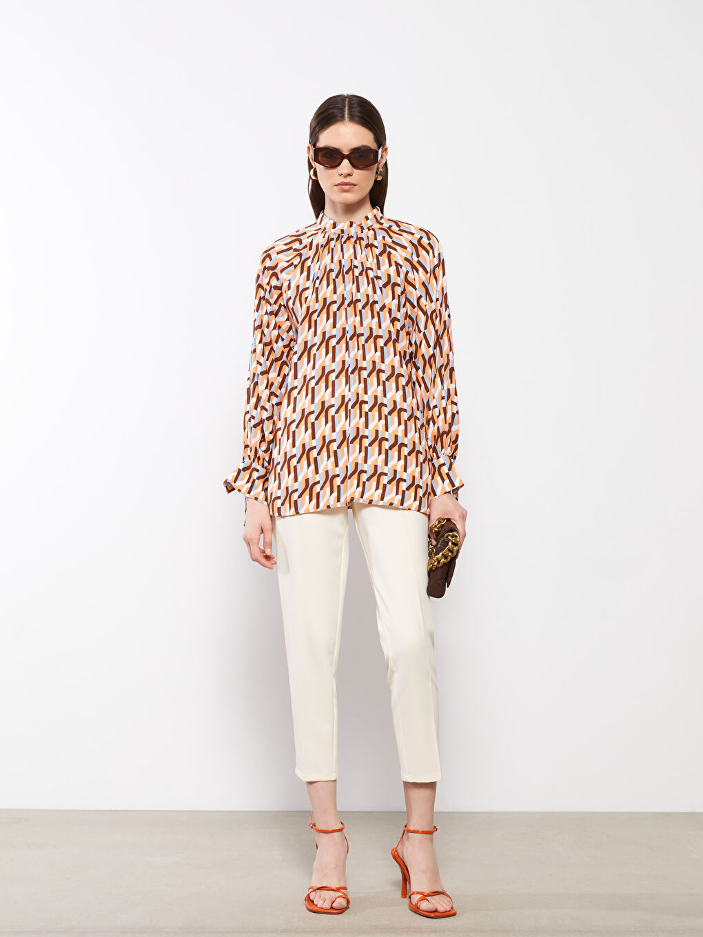 LCWAIKIKI Classic Bluse aus Viskose mit hohem Kragen, bedruckt und langärmelig für Damen -S2DQ66Z8-F9C