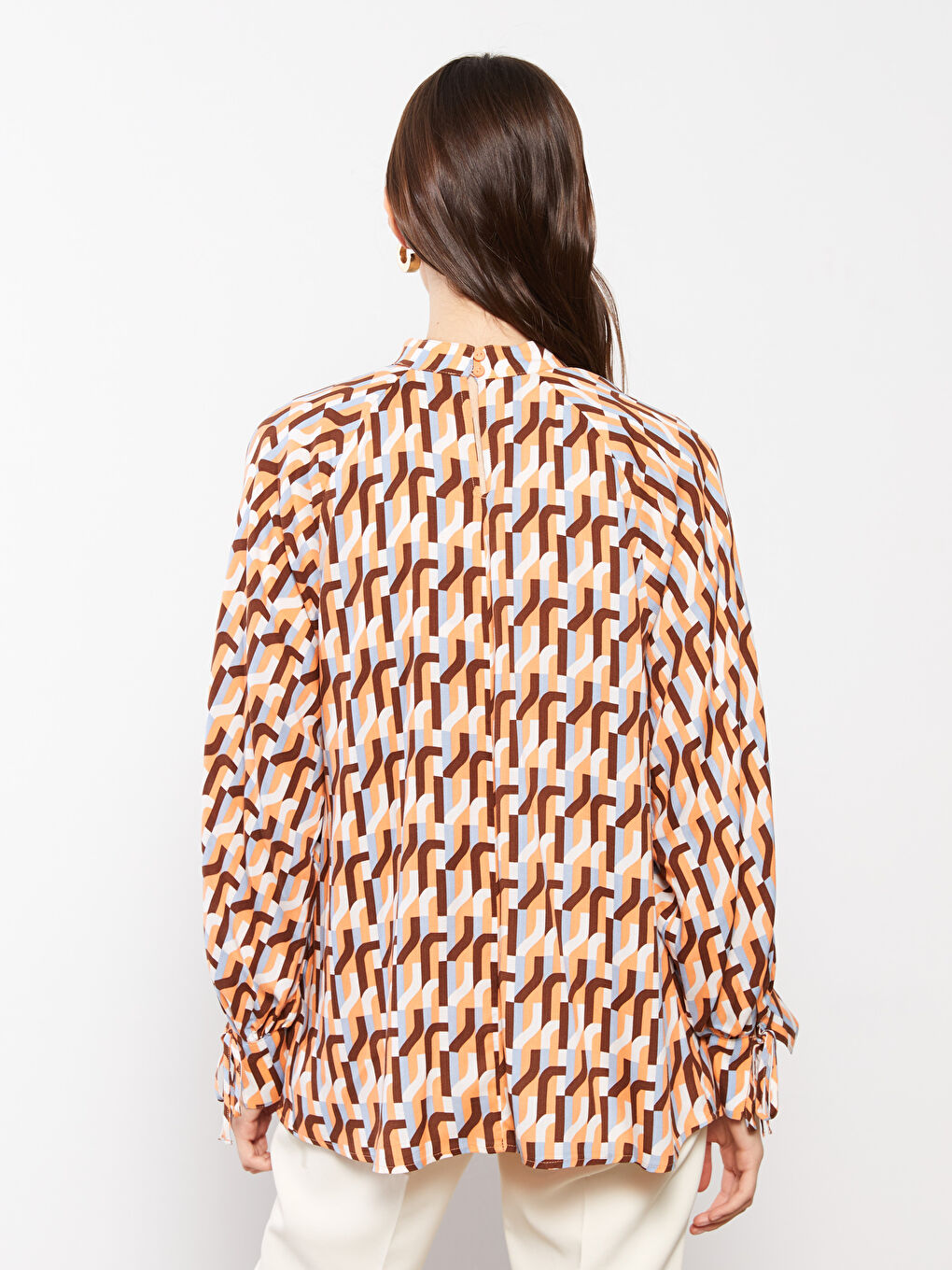 LCWAIKIKI Classic Bluse aus Viskose mit hohem Kragen, bedruckt und langärmelig für Damen -S2DQ66Z8-F9C