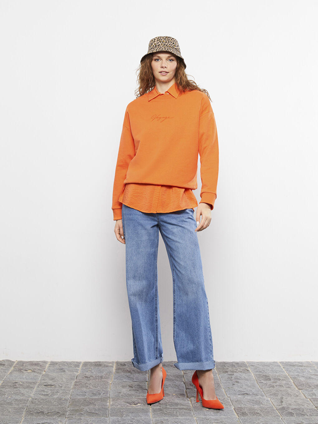 Turuncu Bisiklet Yaka Nakışlı Uzun Kollu Kadın Sweatshirt