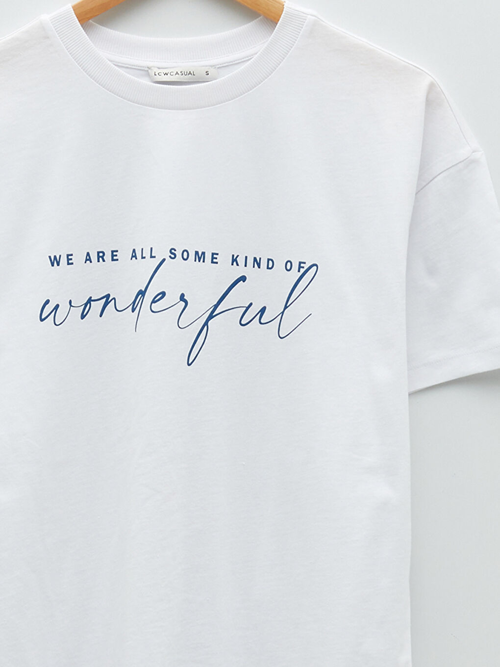 Beyaz Bisiklet Yaka Yazı Baskılı Kısa Kollu Pamuklu Kadın Tişört-8