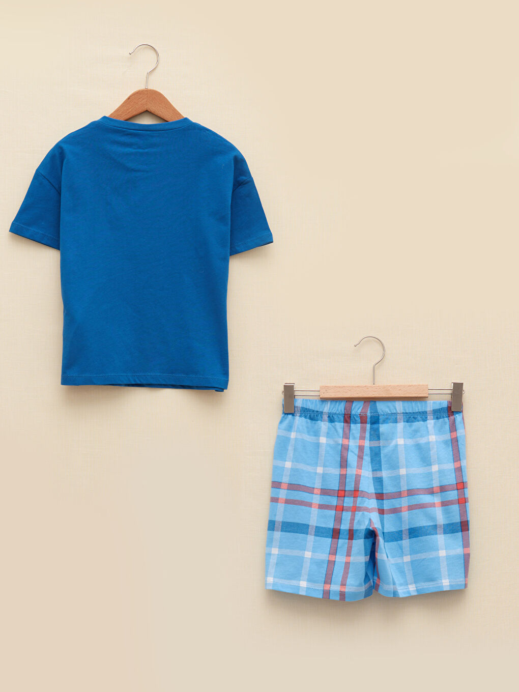 طقم بيجامة للبنات بياقة دائرية مطبوع كم قصير مع شورت-1