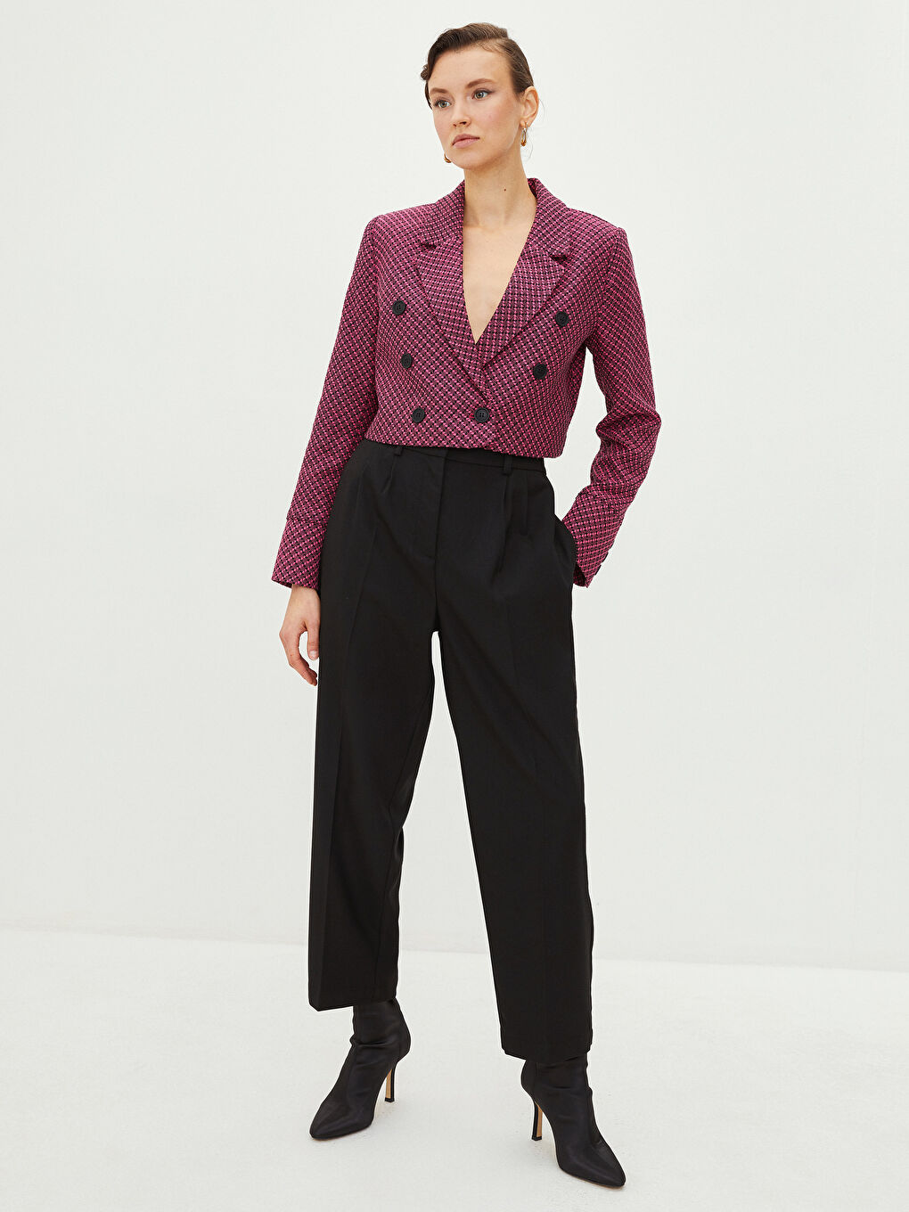 Pembe Önden Düğme Kapamalı Desenli Uzun Kollu Crop Kadın Tüvit Ceket-2