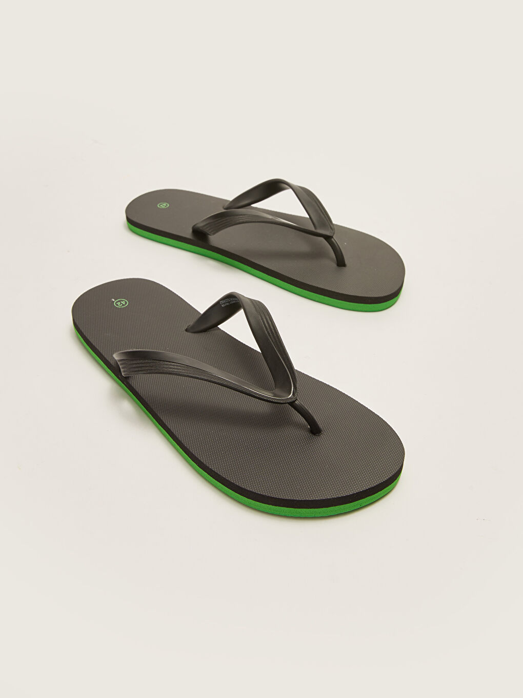 Siyah Düz Parmak Arası Erkek Plaj Terliği-4